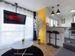 LE CELESTE - HYPERCENTRE PARKING ET NETFLIX GRATUITS PROCHE TRAMWAY ET PARC DE LA TETE D'OR